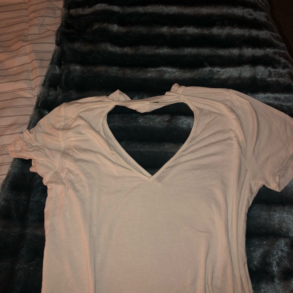 White keyhole top